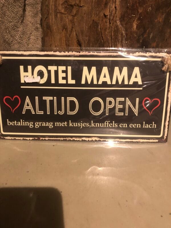 Hotel mama 🖤 donker