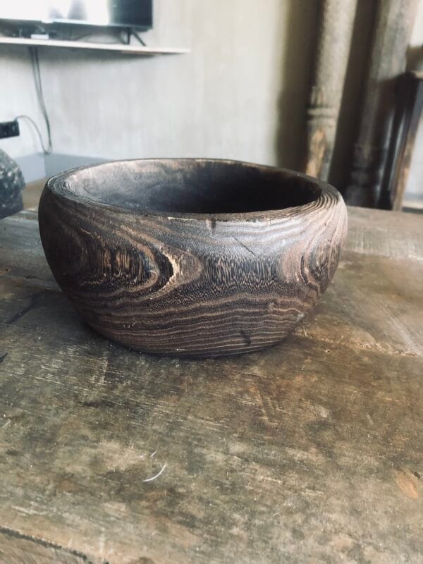 Donker houten schaal